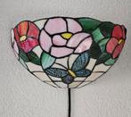 Tiffany glas in lood wandlamp bloemen vlinder, Huis en Inrichting, Lampen | Wandlampen, Ophalen, Gebruikt, Glas