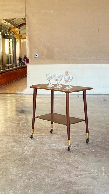 Bijzet tafel beschikbaar voor biedingen
