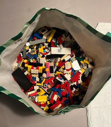 6 kilo losse, ongesorteerde lego plus 59 mini figuren beschikbaar voor biedingen
