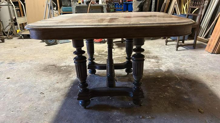 Antieke Eettafel met Draaipoten, Antiek en Kunst, Antiek | Meubels | Tafels, Ophalen of Verzenden
