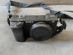 Sony a6400, kitlens, macrolens, geheugenkaart, 2x accu, tas, Audio, Tv en Foto, Fotocamera's Digitaal, Ophalen of Verzenden, Gebruikt