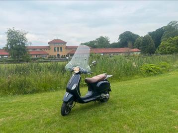 Mooie Vespa lx50 in goede staat te koop! beschikbaar voor biedingen