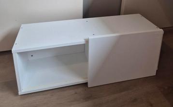 Ikea wit wandkastje- perfect voor boeken of decoratie beschikbaar voor biedingen
