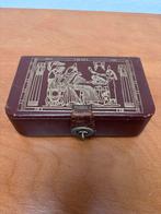 Vintage leren muziekdoosje met Egyptisch thema, Ophalen
