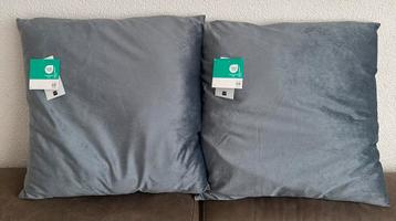 4 nieuwe kussens maat 50x50 cm beschikbaar voor biedingen