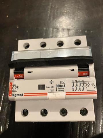 Legrand c25 aardlekautomaat 4 polig beschikbaar voor biedingen