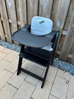 Kidsmill UP! Kinderstoel zwart met babyset, eetblad/kussen, Kinderen en Baby's, Kinderstoelen, Ophalen, Gebruikt, Meegroeistoel