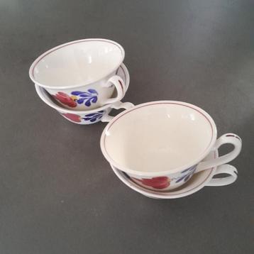 Boerenbont kopjes en kommetjes beschikbaar voor biedingen