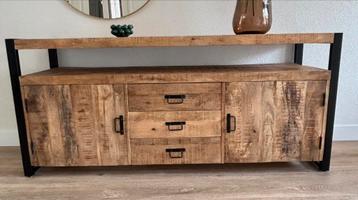 Mangohouten dressoir  beschikbaar voor biedingen
