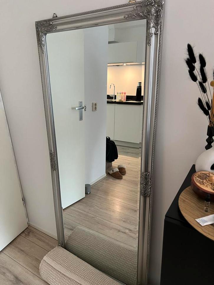 Mooie Spiegel met Zilveren Lijst, Huis en Inrichting, Woonaccessoires | Spiegels, Zo goed als nieuw, 50 tot 75 cm, 150 tot 200 cm