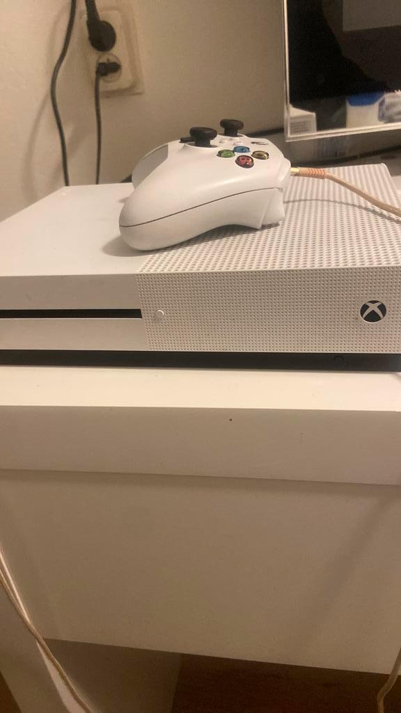 Xbox one s, Spelcomputers en Games, Spelcomputers | Xbox One, Zo goed als nieuw, Xbox One S, 500 GB, Met 2 controllers, Ophalen