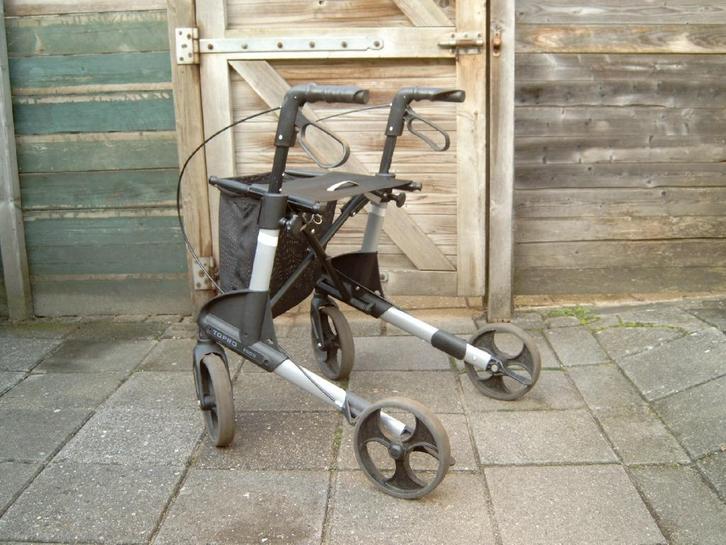 Lichtgewicht rollator Topro Troja (zo goed als nieuw), Diversen, Rollators, Zo goed als nieuw, Lichtgewicht, Opvouwbaar, Ophalen