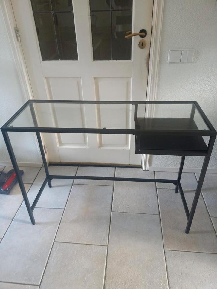 IKEA VITTSJÖ Laptop tafel Bureau - Stijlvol en Modern, Huis en Inrichting, Bureaus, Zo goed als nieuw, Bureau, Ophalen
