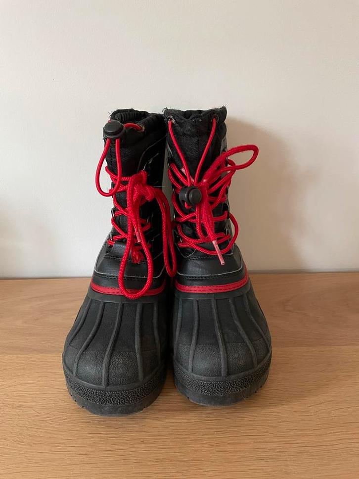 Zwart / rode snowboots vam Helly Hansen Maat 34, Kinderen en Baby's, Kinderkleding | Schoenen en Sokken, Gebruikt, Laarzen, Jongen of Meisje