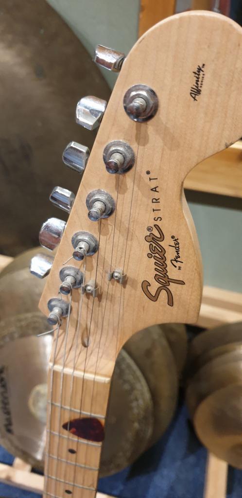 Squier Stratocaster by Fender, Muziek en Instrumenten, Snaarinstrumenten | Gitaren | Elektrisch, Gebruikt, Solid body, Fender