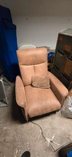 Elektrisch verstelbare stoel met lichte gebruikssporen, Huis en Inrichting, Fauteuils, Ophalen, Gebruikt, 75 tot 100 cm, 75 tot 100 cm