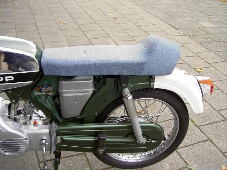 blauwe buddy seat/zadel met opberg klepje achterzijde., Fietsen en Brommers, Brommeronderdelen | Zundapp, Nieuw, Zadel, Ophalen of Verzenden