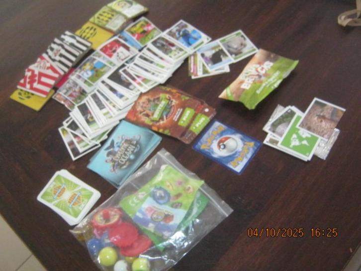 Verzameling plaatjes voetbal, psport, natuur, dino's, Hobby en Vrije tijd, Stickers en Plaatjes, Nieuw, Meerdere plaatjes, Ophalen of Verzenden