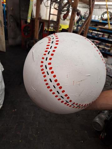 Grote baseball / softbal ballen 45cm beschikbaar voor biedingen
