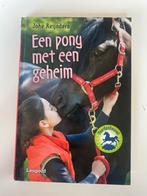 Een pony met een geheim - J. Reijnders, Ophalen of Verzenden, Zo goed als nieuw, Fictie algemeen