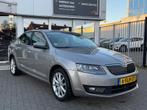Skoda Octavia 1.2 TSI DSG Greentech Elegance Businessline, Gebruikt, 4 cilinders, Beige, Origineel Nederlands