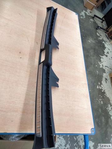 32353428 Volvo drempelstrip achterzijde  beschikbaar voor biedingen