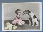 Oud prentje, Meisje met hond 24 x 18 cm. (tweede), Verzamelen, Foto's en Prenten, Gebruikt, Verzenden, Voor 1940, Prent