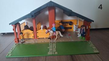Playmobil paarden manege beschikbaar voor biedingen