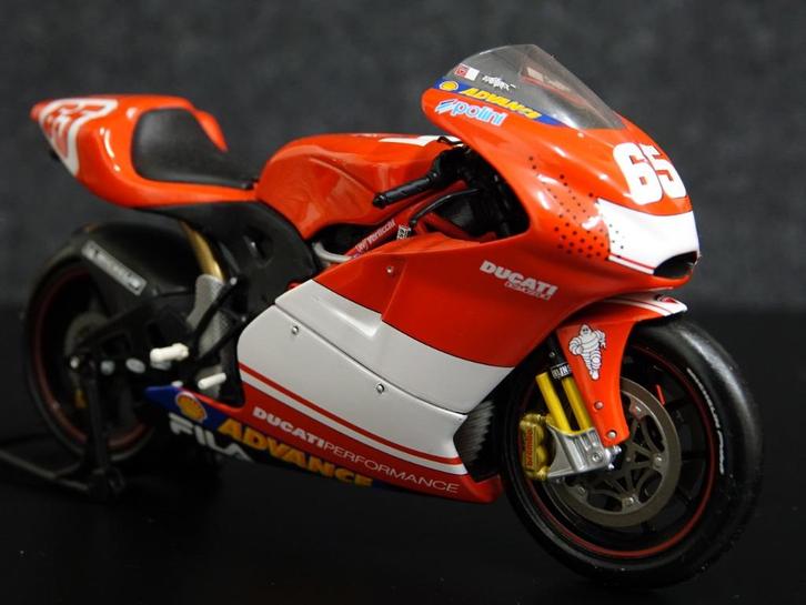 Minichamps 1:12 Ducati GP03 Capirossi 2003, Hobby en Vrije tijd, Modelauto's | 1:5 tot 1:12, Zo goed als nieuw, Motor, 1:9 t/m 1:12
