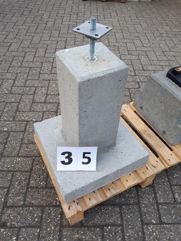 Te koop:betonpoeren,stelplaten,paalhouders,draadankers beschikbaar voor biedingen