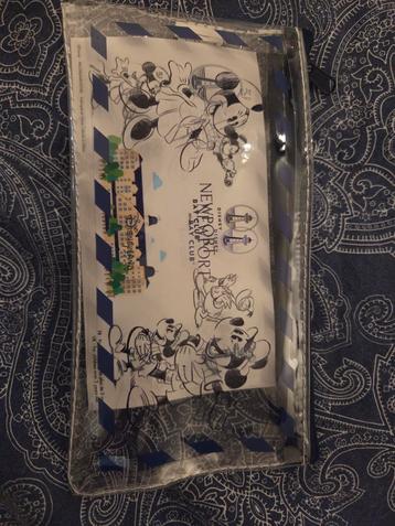Etui en lanyard  van hotel New port bay disneyland parijs beschikbaar voor biedingen