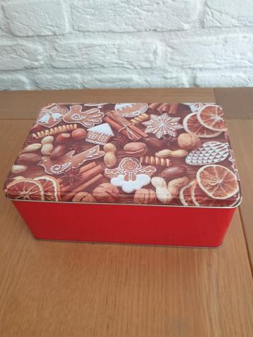 Blik. Rood en fotoprint in winter-en kerstsfeer. 20x12x8 cm. beschikbaar voor biedingen
