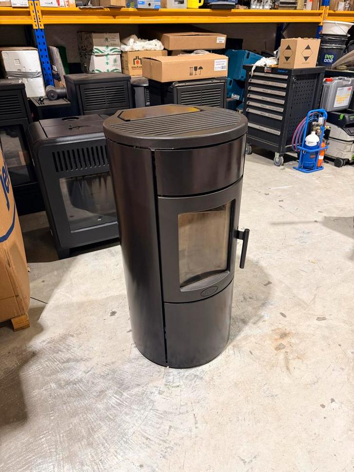 Ravelli Reeva 7 Pelletkachel  wifi- Efficiënt en Stijlvol, Huis en Inrichting, Kachels, Gebruikt, Vrijstaand, Pelletkachel, Hout