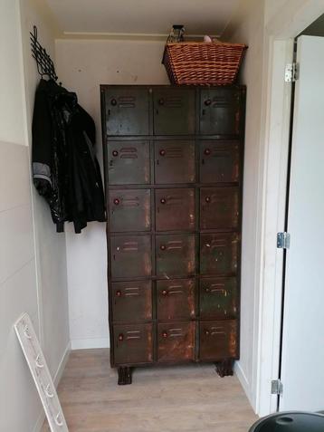 mooie kast beschikbaar voor biedingen