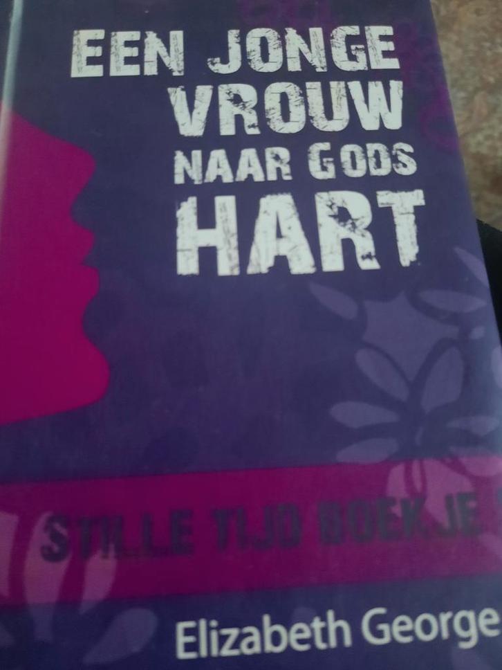 Een jonge vrouw naar Gods hart - Elizabeth George, Boeken, Godsdienst en Theologie, Zo goed als nieuw, Christendom | Katholiek