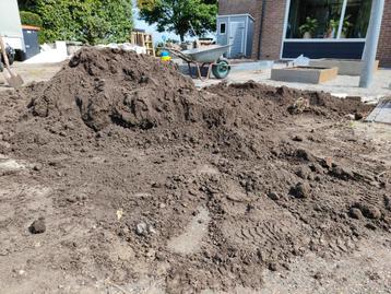 GRATIS GROND (direct ophalen) beschikbaar voor biedingen