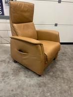 Comfortabele Ciar sta-op-stoel – elektrisch, lichtbruin, Zo goed als nieuw, 50 tot 75 cm, Ophalen, Neutrale, huiselijke stijl