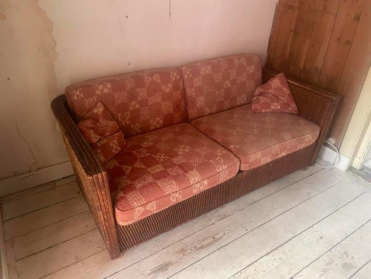 Vintage rieten bankje - Opknapper!, Huis en Inrichting, Banken | Bankstellen, Gebruikt, Rechte bank, Tweepersoons, Minder dan 150 cm