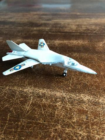 AVION F-111 SWING WING (jaren 70) beschikbaar voor biedingen