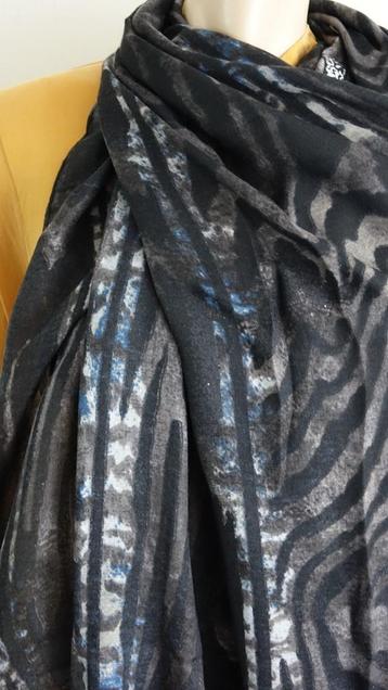 nieuwe moda in pelle sjaal met zilver beschikbaar voor biedingen