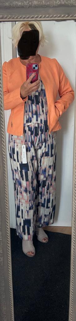 Prachtig pak 2 dlg met jasje maat L, Kleding | Dames, Jumpsuits, Zo goed als nieuw, Maat 42/44 (L), Overige kleuren, Ophalen of Verzenden