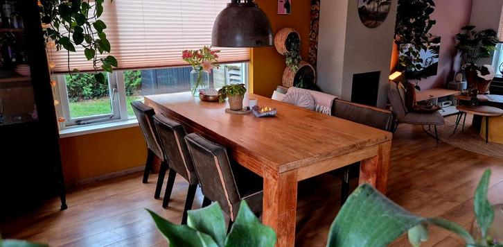 Complete eethoek. Eettafel, bankje en 3 stoelen, lamp., Huis en Inrichting, Complete eetkamers, Gebruikt, 4 tot 6 stoelen, Ophalen