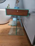 Glazen bijzettafel met walnoot lade, Huis en Inrichting, Tafels | Sidetables, Ophalen, Glas, Gebruikt, Vierkant