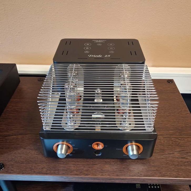 Unison Research Triode 25 buizenversterker zwart (occasion), Audio, Tv en Foto, Buizenversterkers, Versterker, Ophalen of Verzenden