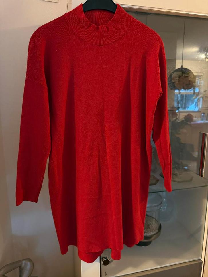 Mooie rode trui jurk van Moocci - Maat M, Kleding | Dames, Jurken, Zo goed als nieuw, Maat 38/40 (M), Rood, Boven de knie, Ophalen of Verzenden