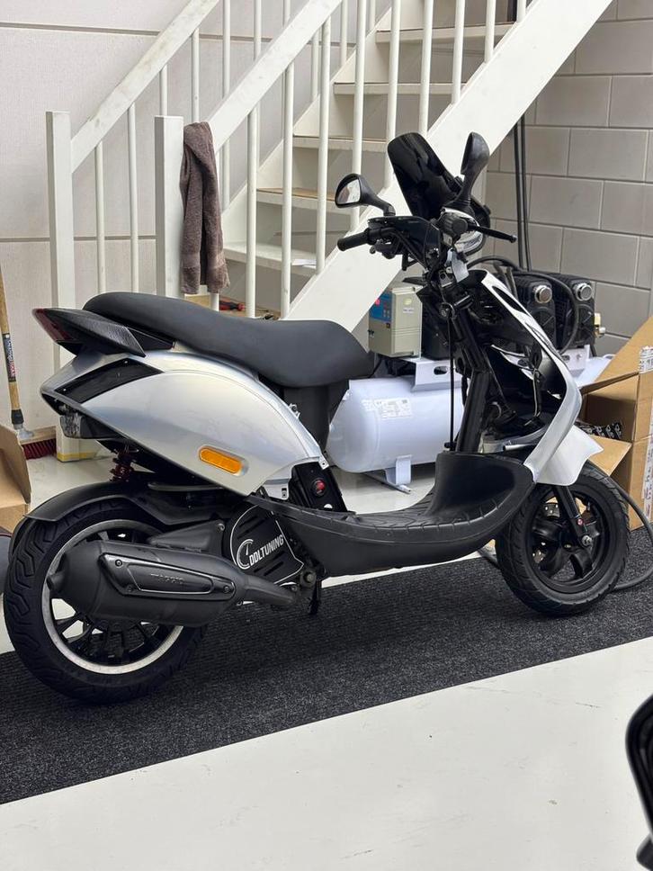 Piaggio zip 172cc BROM - full optie mogenlijk, Fietsen en Brommers, Brommeronderdelen | Scooters, Zo goed als nieuw, Piaggio, Blok