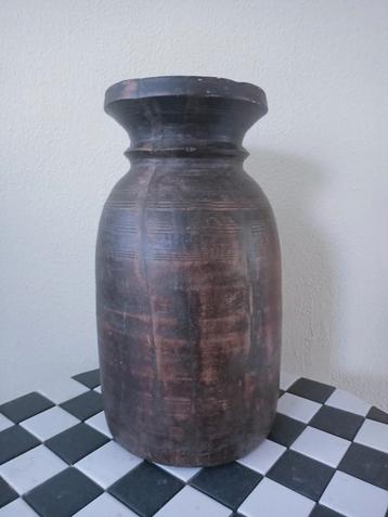 Oude Nepalese houten kruik, Himachal vaas of kruik beschikbaar voor biedingen