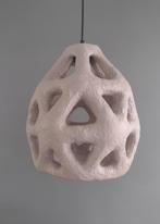 Unieke handgemaakte plafondlamp van papier-maché, Huis en Inrichting, Ophalen of Verzenden, Nieuw, Minder dan 50 cm
