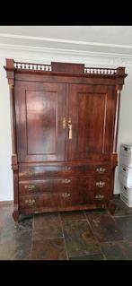 Mooi mahonie hekjes kabinet €250