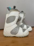 DC witte snowboard boots mt W’7, Ophalen of Verzenden, Zo goed als nieuw, Schoenen